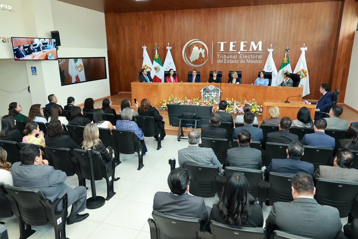 Acompañé a la Magistrada Presidenta del Tribunal Electoral del Estado de México (TEEM), durante la presentación de su Segundo Informe de Actividades del Proceso Electoral 2025, ejercicio que permitió reconocer su liderazgo, su compromiso con la democracia y la confianza en