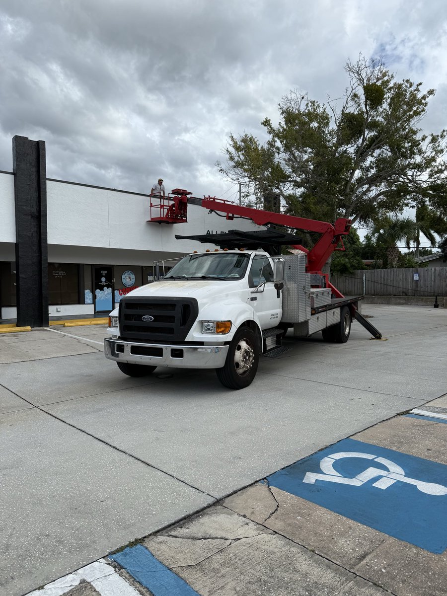 shane_dimora's tweet image. come on down and wash your dog! 🐶🚿🐾🦴