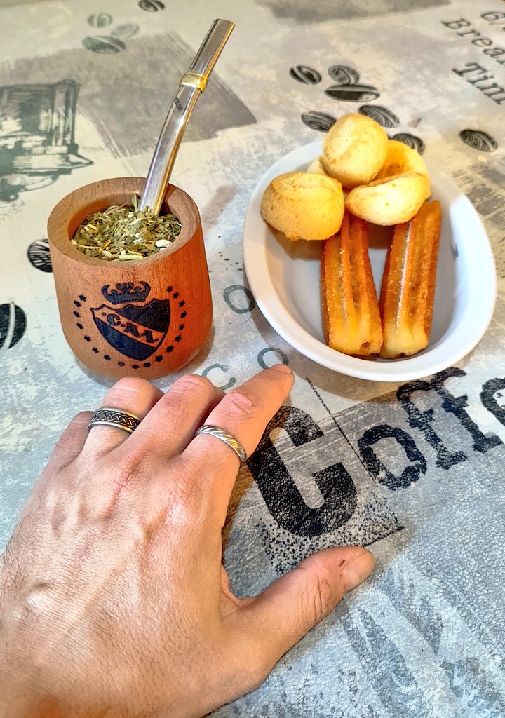 MatesRojo's tweet photo. Tarde ideal para #Mates junto a @Independiente con @MatesRojo https://t.co/YbyeTN0hcs