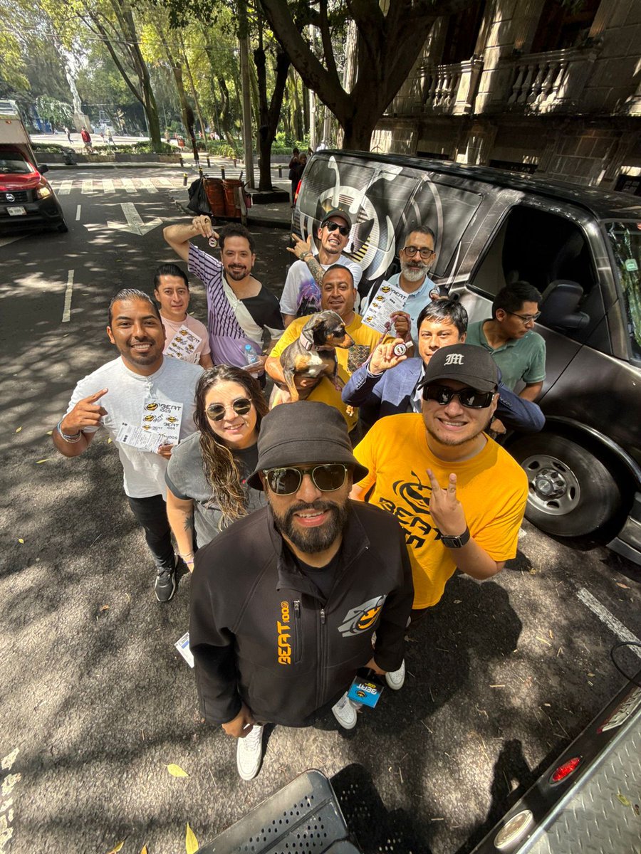 BEATOFICIAL's tweet photo. 21 años de buena música… y mejores regalos 😏🎶
Seguimos celebrando contigo este aniversario 🐝
https://t.co/Us0hQS5n93 | 100.9 FM
#GlobalBeat #Beat21 https://t.co/kNR47eFf2B