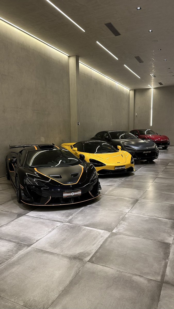 LCherubiniFOC's tweet photo. O estoque de esportivos mais BRUTO do PAÍS! O showroom premium da Paito Motors! Qual o seu favorito do showroom?!? 👀 https://t.co/wetrTNAWOV