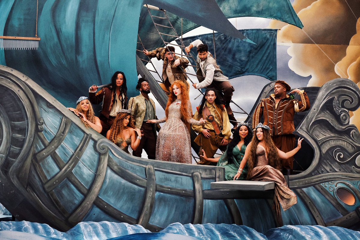 corneliastagain's tweet image. i need this exact vibe bottled up into a showgirl snowglobe