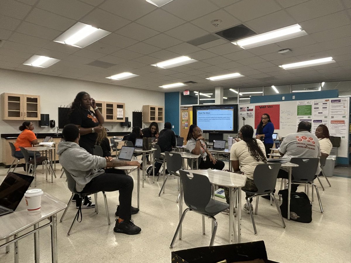 BNParks08's tweet image. It’s Tech Tool PLC Wk! 💻
Teamed up with our district interventionists to dive into JITI (Just-in-Time Intervention) using @curipodofficial! Great discussion, great feedback, and even better learning…2 more campuses to go! #TechToolPLC #EdTech #Intentionaltech @LISDInstruction