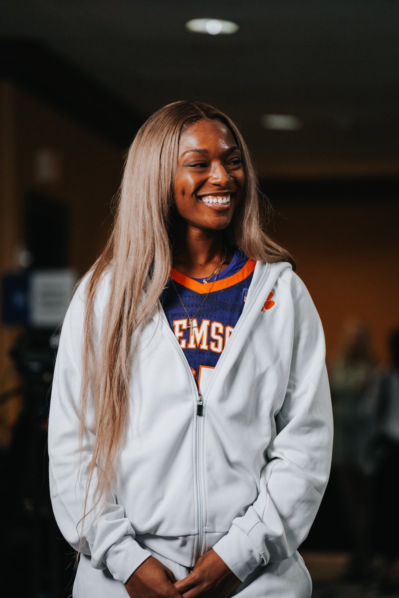 ClemsonWBB's tweet image. Talking Tiger Basketball in Charlotte 🏙️🎤