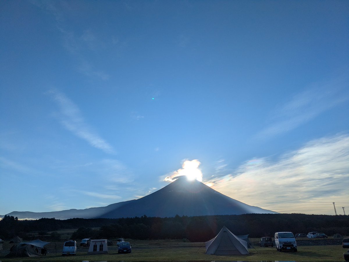 CAMPSAIHIDE's tweet image. ダイヤモンド富士！

ふもとっぱら
にて無事観れました✨😊😎

素晴らし！