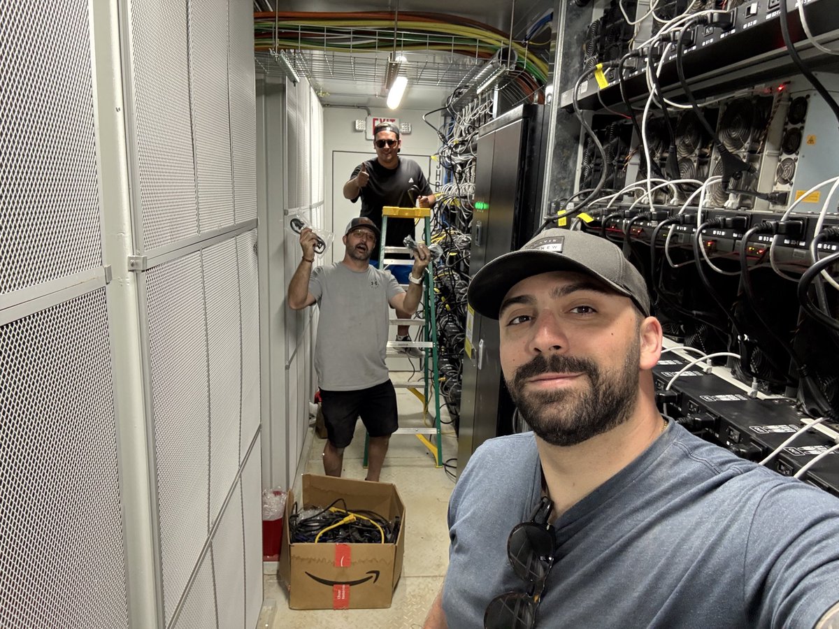 HawkCryptoTech's tweet image. Building a legacy. 
@FranciscoLGomez @GPURisers @HostWithTerra