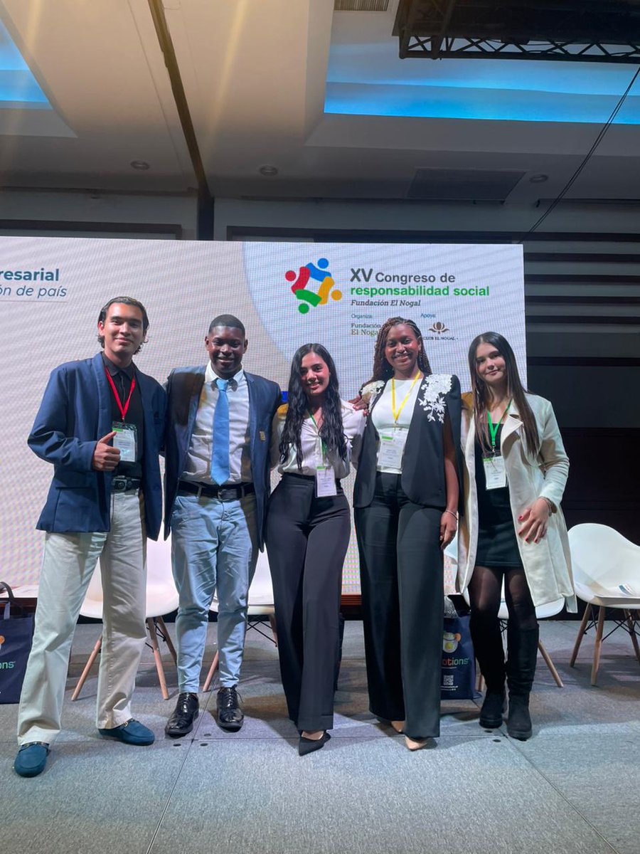 FunElNogal's tweet image. Se realiza en el #XVCongresoFEN 🌿 la premiación de la VI edición del Premio Fundación El Nogal, destacando el liderazgo y la innovación de jóvenes que inspiran con sus proyectos.

#XVCongresoResponsabilidadSocial #FundaciónElNogal