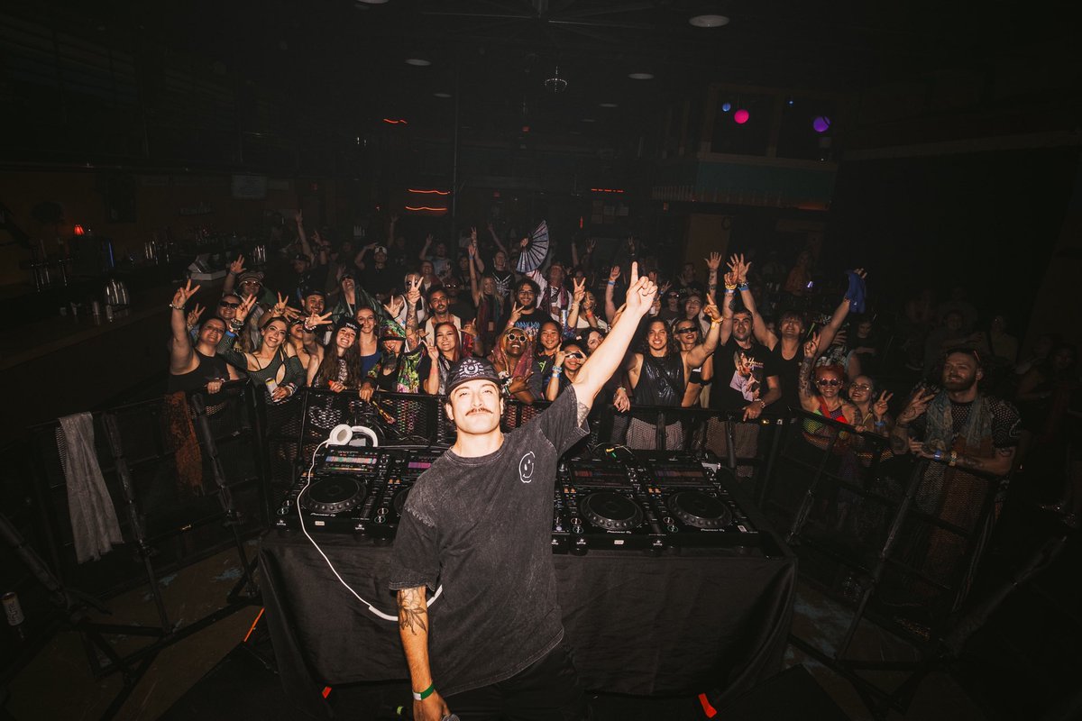 I know I’m late but we Latino… we always late 🤘🏽
Shoutout to <a href="/fcpresents/">Full Circle Presents</a> &amp; <a href="/eastsidebowl/">Eastside Bowl</a> for having me. To my hermano <a href="/riottenmusic/">RIOT TEN</a> mad love to you brotha. Hell of a night. To my team and crew, thank you for supporting this little dream. Cheers 🫶🏽 until next time 🫧