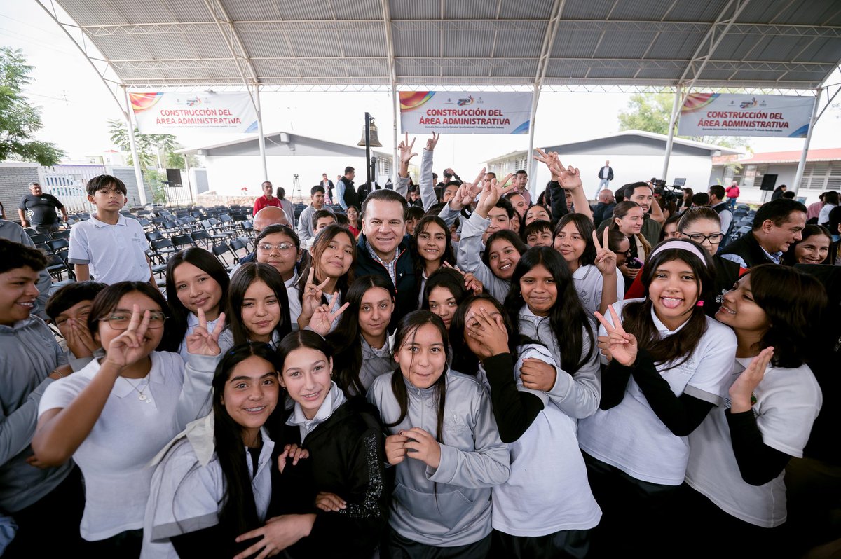 EVillegasV's tweet photo. Una obra más que avanza con paso firme hacia la construcción del gigante educativo en Durango. 

En la Secundaria Quetzalcóatl, pronto inauguraremos una nueva área administrativa 🏫, con una inversión superior a 1.8 millones de pesos 💸, como parte del compromiso de ofrecer espacios dignos a nuestras juventudes. 🙌🏼