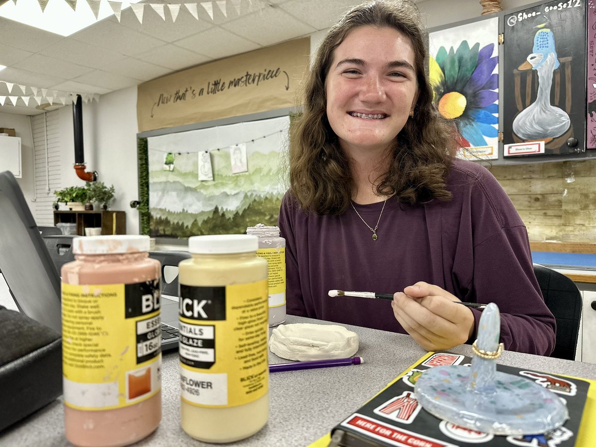 PCS_Pride's tweet image. Art 4:
   Lexie and Ella opted to make jewelry holders as a part of their clay unit. 
#SupportTheArts