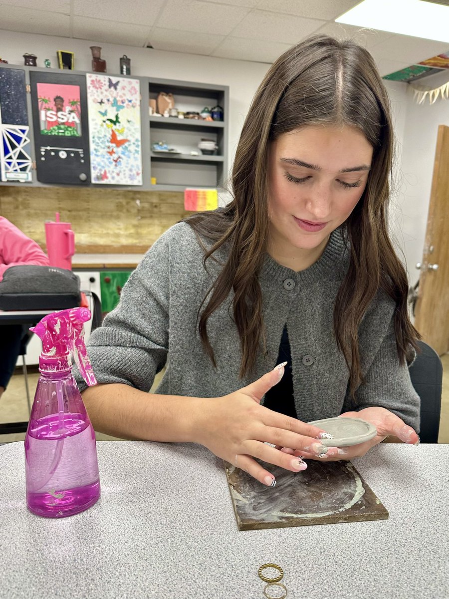 PCS_Pride's tweet image. Art 4:
   Lexie and Ella opted to make jewelry holders as a part of their clay unit. 
#SupportTheArts