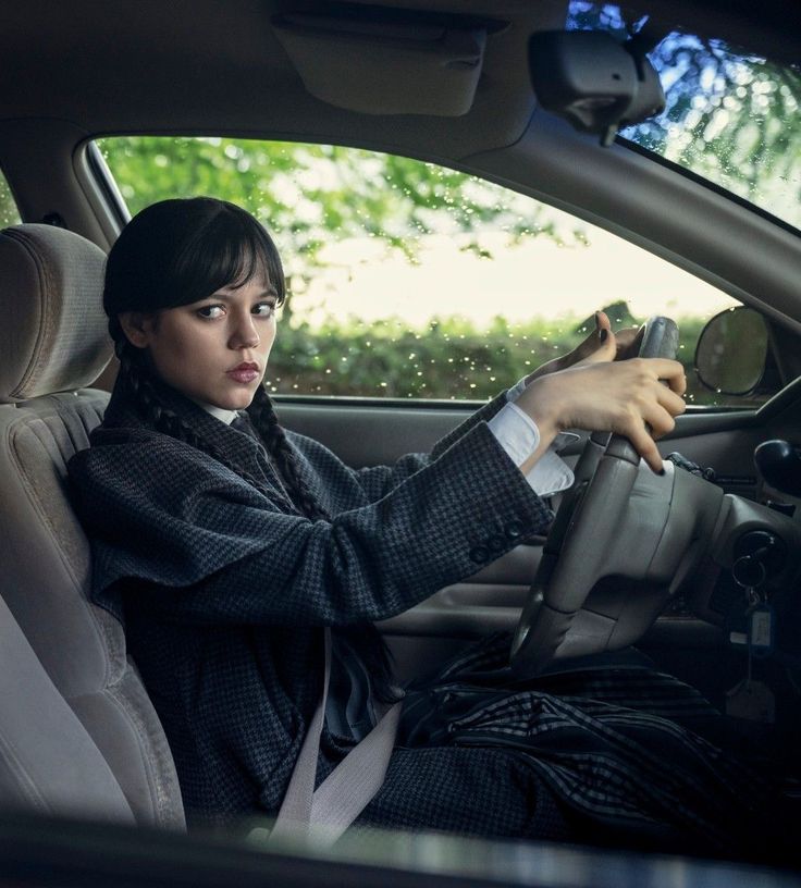 cloneposter's tweet photo. Jenna Ortega driving, scaring her passengers.
#finestkind #WednesdayAddams https://t.co/V49dxMkRzi