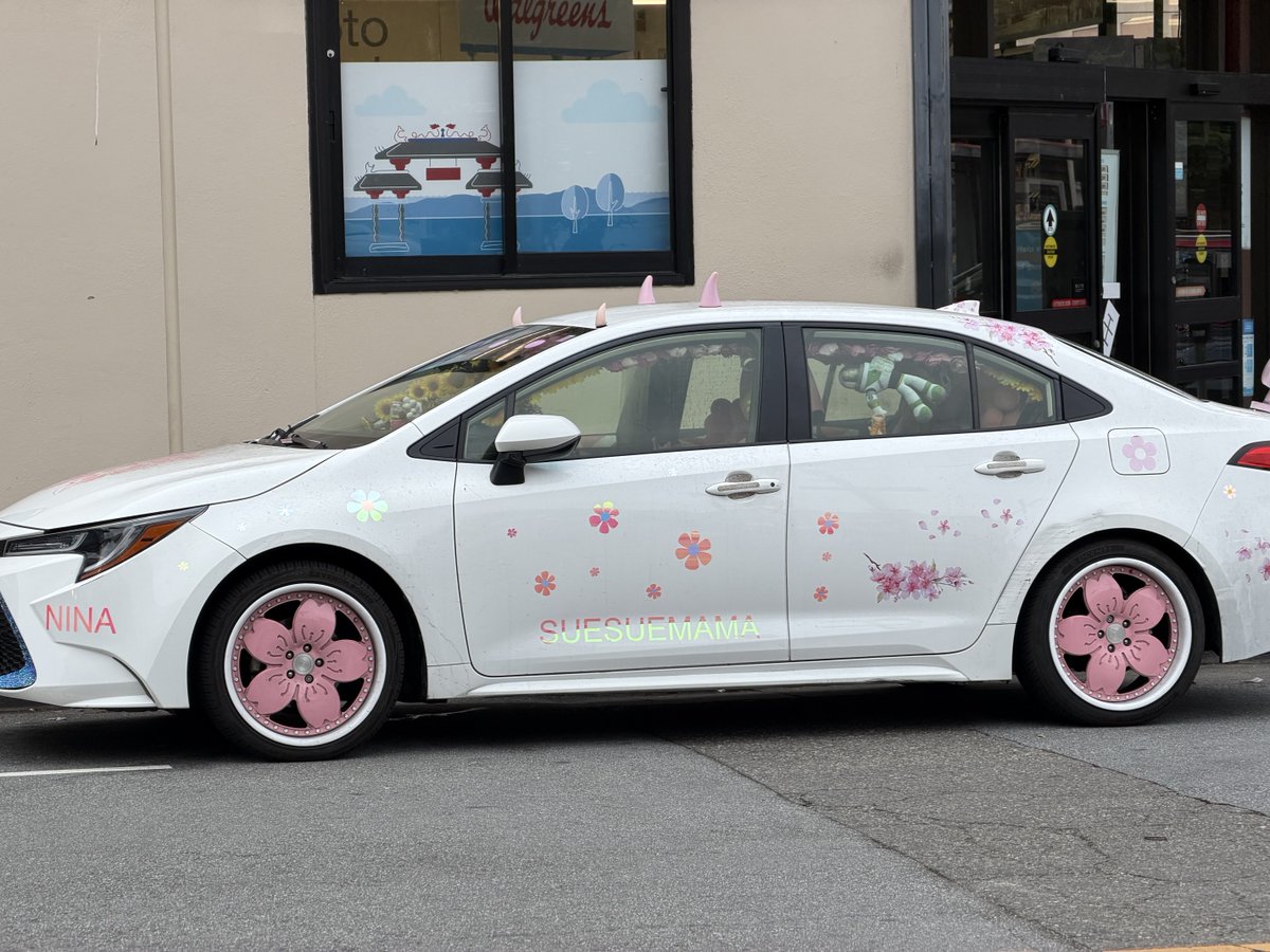 ajsaccount2's tweet image. Pink.