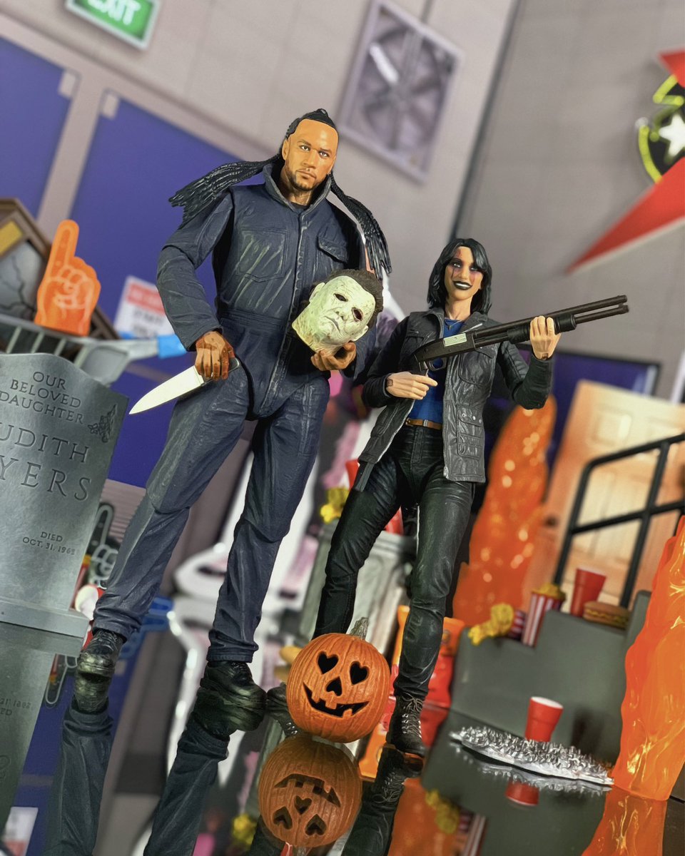 TheFreaksCave_'s tweet photo. Mis figuras WWE ya están listas para Halloween 😂🎃

• Damian &amp; Rhea Ripley - Halloween
• Hornswoggle - Chucky
• Randy Orton &amp; Carlito - Scary Movie

#WWE #Halloween #Toys https://t.co/10AdaybW9p