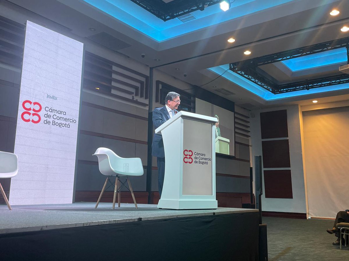 FunElNogal's tweet image. El #XVCongresoFEN 🌿 culmina con las palabras de Jorge Enrique Ibáñez Najar, presidente de la Corte Constitucional.

Un mensaje que invita a la reflexión sobre el compromiso y la responsabilidad social del desarrollo nacional.

#XVCongresoResponsabilidadSocial #FundaciónElNogal