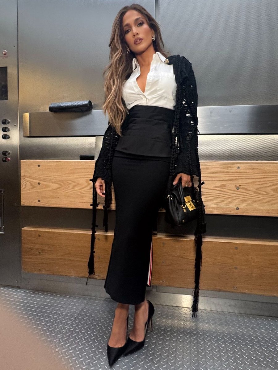 JLo tweet picture