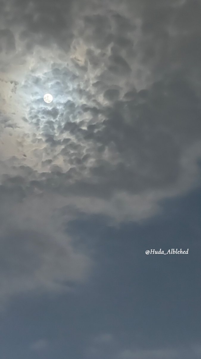 Huda_Alblehed's tweet photo. #القمر_العملاق 

كن القمر في طلّته يشبه الشمس
في نوره الساطع وهيبة حضوره 

#هدى_البليهد🍁 https://t.co/EGzVSHRkKz