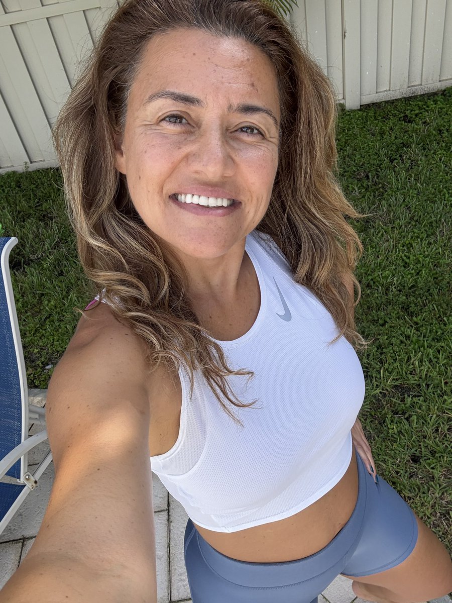 run_claire's tweet image. Happy Tuesday y’all 💕

Raining on and off, playing hooky with the rain ☔️ 😂 Today was total body day 💪🏻

Celebrating another great workout with pizza 🍕 ☺️

Hope everyone’s had a pleasant day 🤗

#TuesdayMotivaton #fitfam #fitnessmom