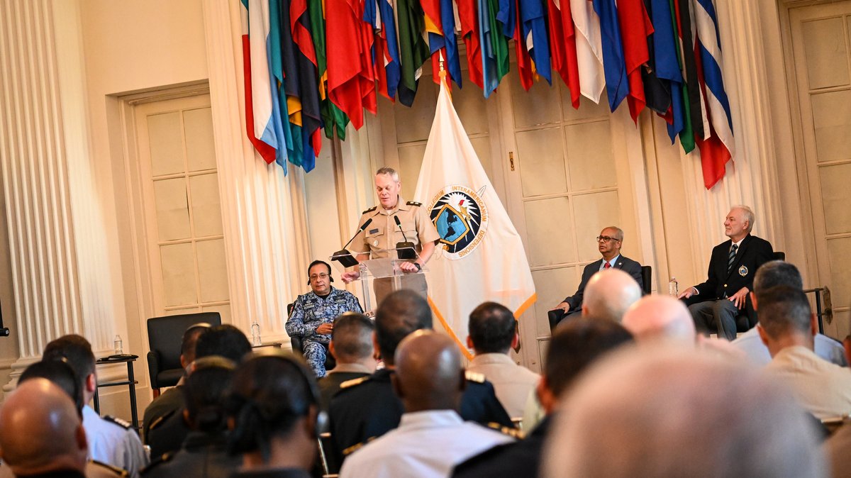 HT_DefenseObsvr's tweet photo. Last week, Inter-American Defense College (#IADC) staff and Class of 65 students visited the Organization of American States (OAS) headquarters in Washington, D.C.
Haitian Army Major Ted Tesnor and his classmates attended lectures by distinguished speakers, including #OAS Secretary General Albert Ramdin. The master's candidates also took a guided tour of the historic tunnel and the OAS library.
These activities contribute to the modernization efforts of the Armed Forces of #Haiti (FAD'H) by fostering collaboration among member states to strengthen hemispheric defense and regional security.
.