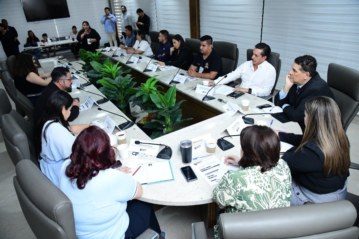 fernandaislas_'s tweet photo. Primer Parlamento Abierto de la Comunidad Sorda e Intérpretes en el H. Congreso del estado de Sonora, un espacio de diálogo y participación para visibilizar las problemáticas que enfrentamos en la vida cotidiana y presentar propuestas que mejoren las condiciones
Pt.1 https://t.co/h6vZoErdmf