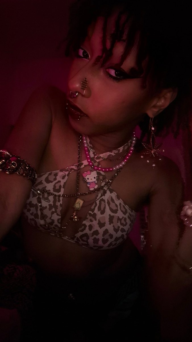 efirokines's tweet photo. 🩷💅🏾 https://t.co/wHlAFRiAzF