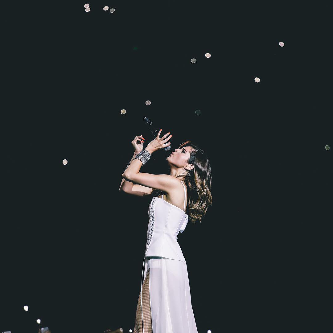 SelenaFanClub's tweet image. Revival Tour memories hitting different a decade later 🖤🤍 #10YearsOfRevival