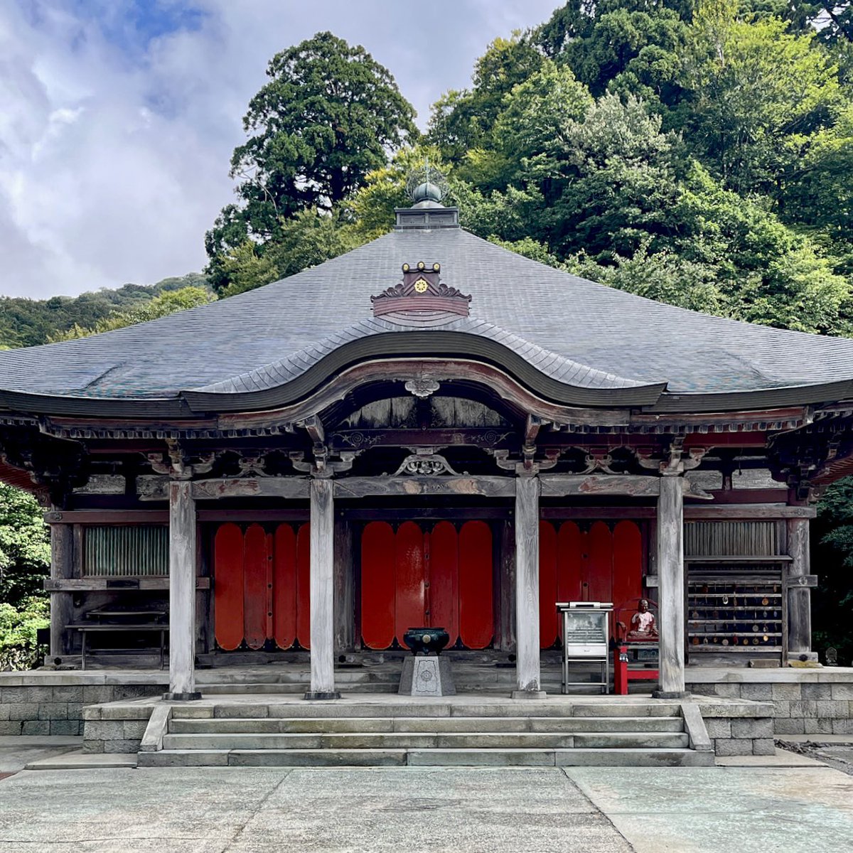 ◆大山寺　-鳥取県西伯郡-
2025年9月 参拝

中国地方最高峰『大山』中腹にある大山寺（だいせんじ）は1300年前の奈良時代創建と伝わる天台宗別格本山の寺院でご本尊は地蔵菩薩🙏🏻✨
最近お伺いする度にお留守なので今回も書置きの御朱印拝受😢

#大山寺 #鳥取の御朱印 #中国観音霊場 #出雲國神仏霊場