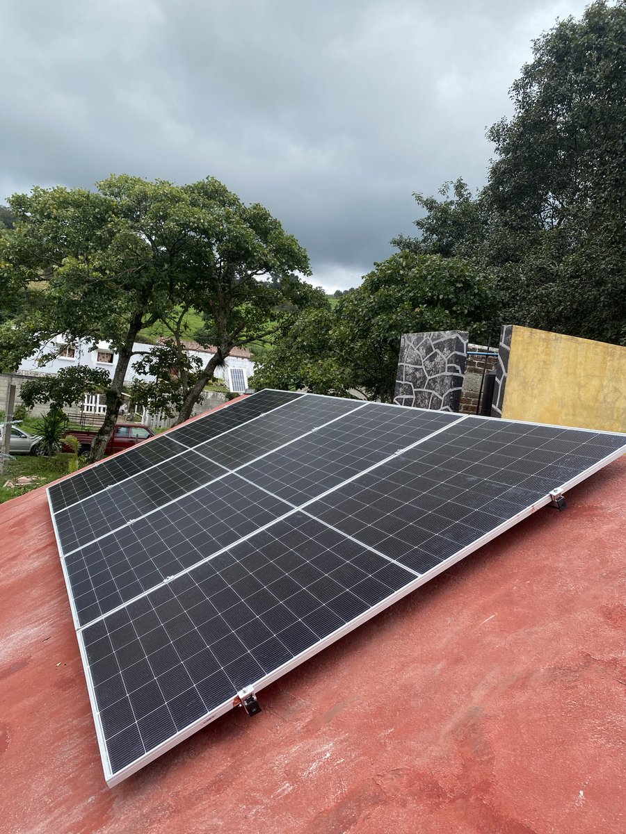 Gerard_Mo_'s tweet photo. Instalación fotovoltaica aislada (off-grid), para ubicaciones sin conexión a red eléctrica:
• Paneles solares JA Solar TIER-1
• Inversor cargador UP3000
• Batería de Litio EP Solar- LiFePO₄ 

Si alguien está interesado, contáctenme! https://t.co/B9CsiDrAem