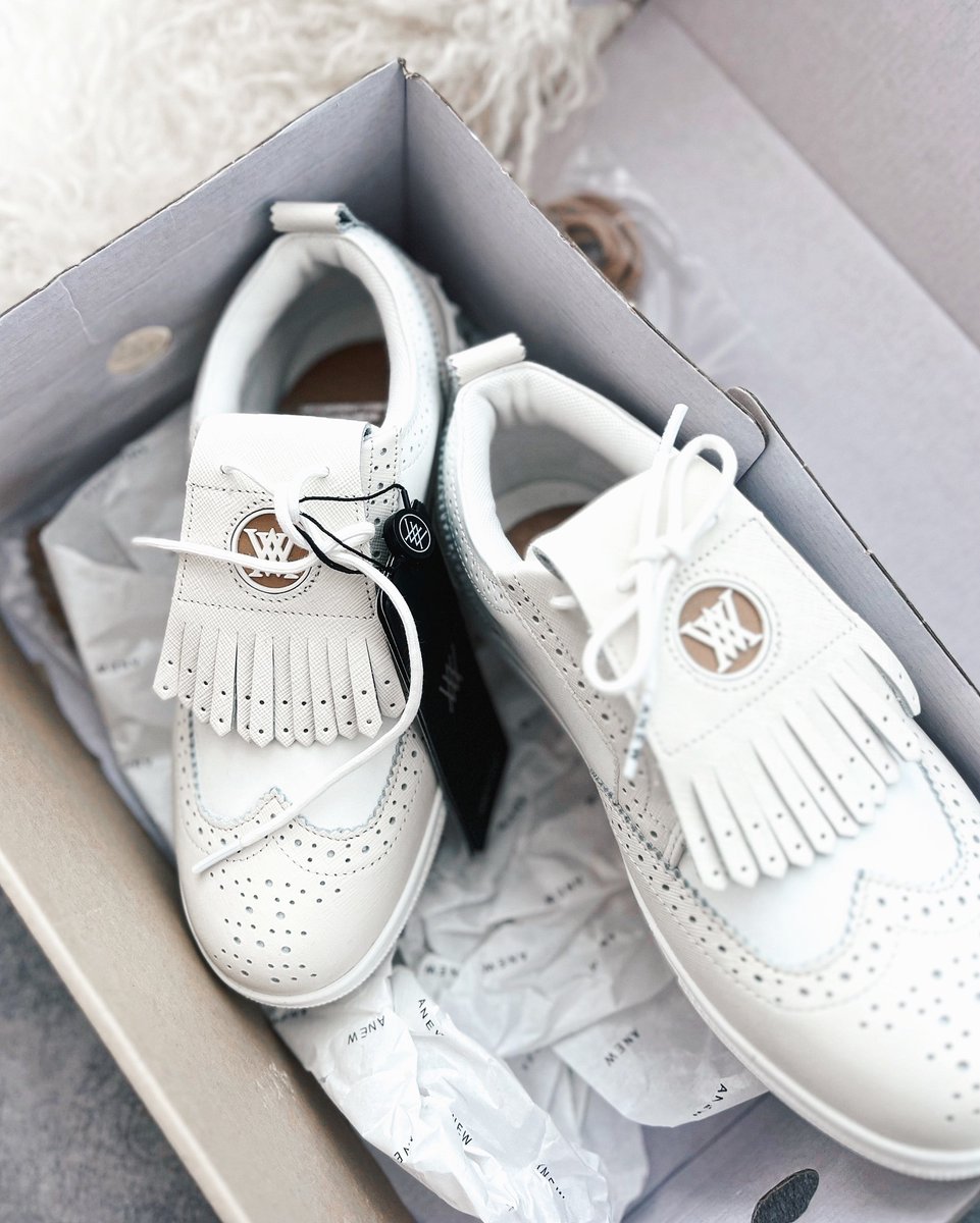Shirley190124's tweet image. Ready for a new round! 🏌️♀️
The smell of new gear always feels like a fresh start.
#golfaddict #golflife