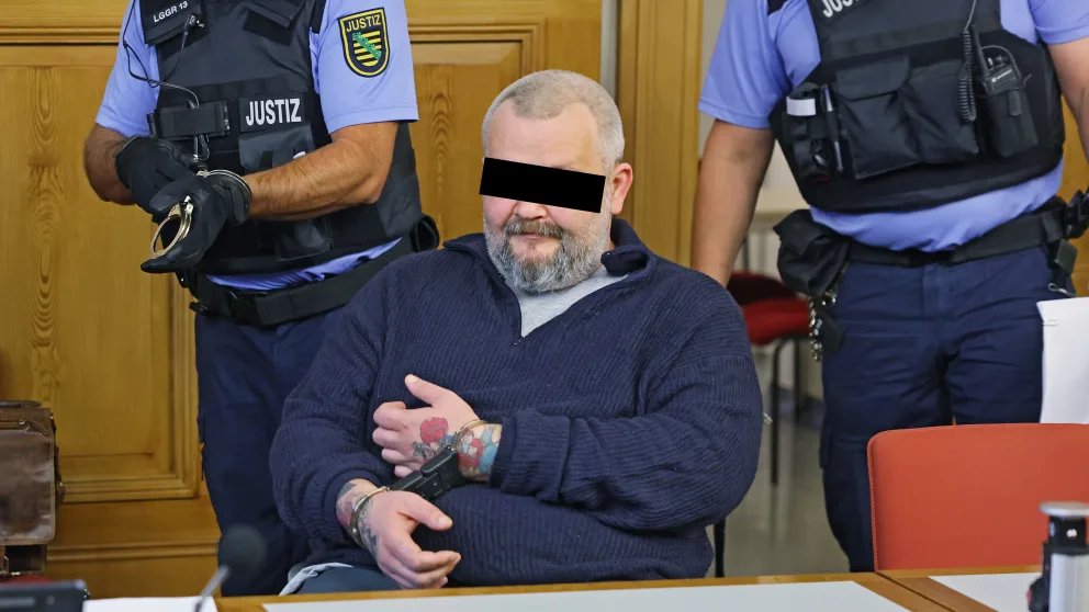 13 Jahre Haft für Ex-NPD-Chef, der seine Töchter an fremde Männer verkaufte, die sie vergewaltigten und quälten!

„Wir sind viele Jahre in der Strafjustiz beschäftigt. Dieses Verfahren macht uns jedoch immer noch sprachlos – es überschreitet die Grenzen, was man sich an