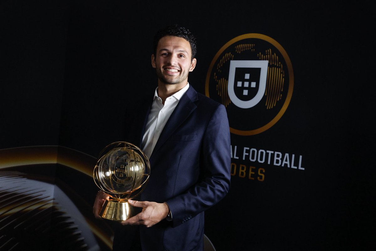 Canal_11Oficial's tweet image. Os 𝗚𝗔𝗟𝗔𝗥𝗗𝗢𝗔𝗗𝗢𝗦 ✨ desta noite de #PortugalFootballGlobes 🌌❤️‍🔥