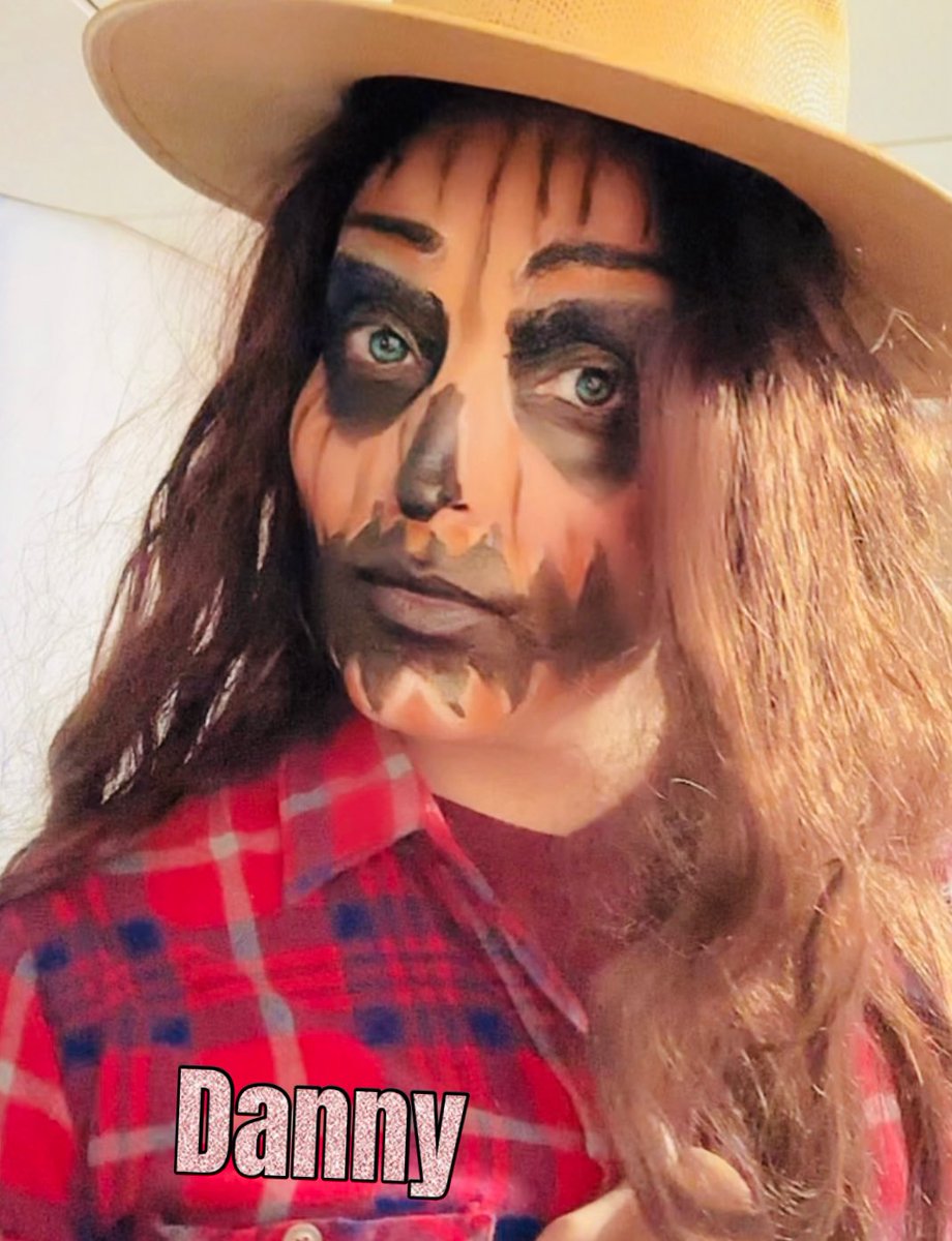 Haciendo maquillajes hasta Halloween