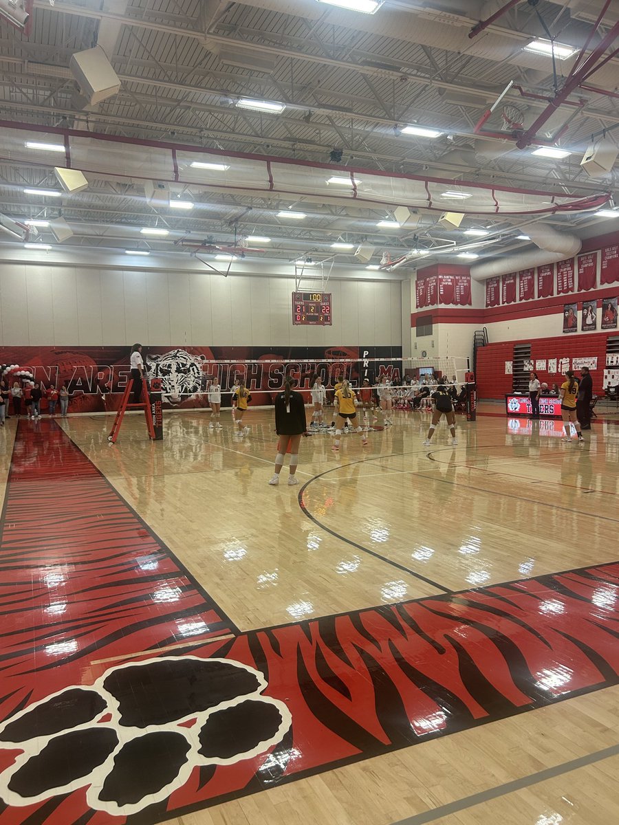 bryan_barto's tweet photo. AAA Sec 1 matchup tonight as the @MontourGirlsVB travel to the 
@MoonTigersAD 💪🏻🏐! 

@BartoDelaney @TribLiveHSSN @Ross__Eye https://t.co/RP6bqY8wic