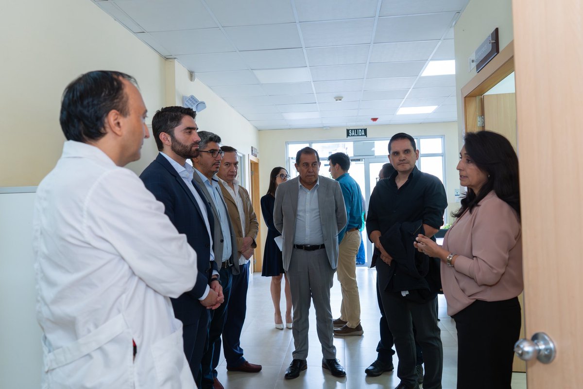 utpl's tweet photo. 🤝 En el marco del II Simposio Nacional de Conservación del Suelo, recibimos la visita de @santiago_paez, subsecretario de Agricultura Familiar Campesina del @AgriculturaEc, junto a autoridades locales.

Durante su recorrido conocieron nuestros laboratorios de Ciencias Exactas y Naturales, Prendho y el Parque Científico y Tecnológico. 🌱🔬