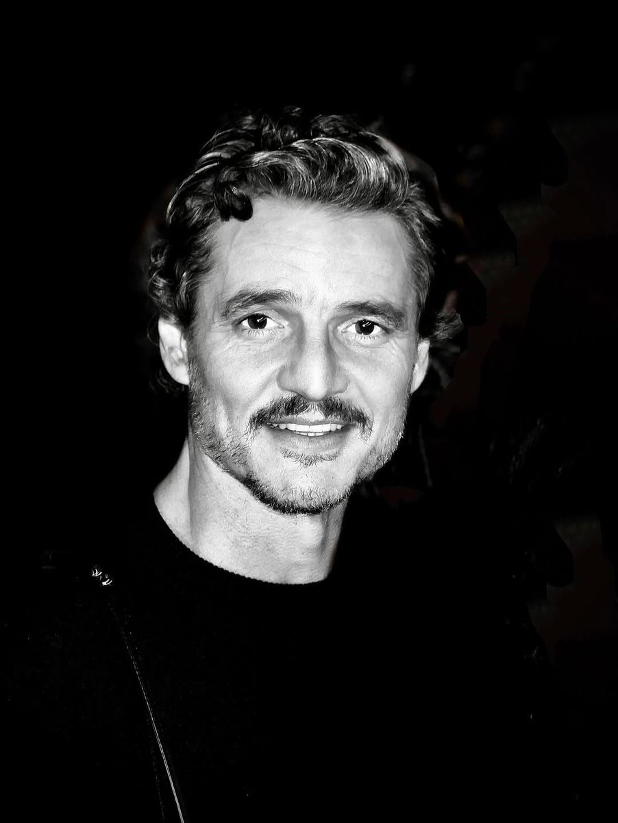 pascalarchive's tweet image. Pedro Pascal photographed by Richard Gianorio at the Chanel show 

📸 richardgianorio | instagram