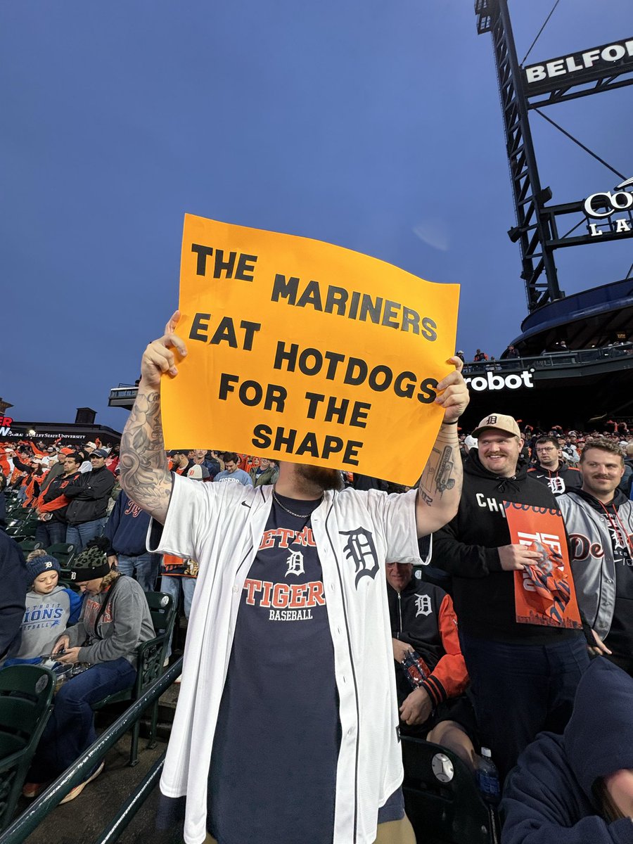 jFudgy_'s tweet image. Tigers fans got some signs at the park today! The energy is ROCKIN too!!