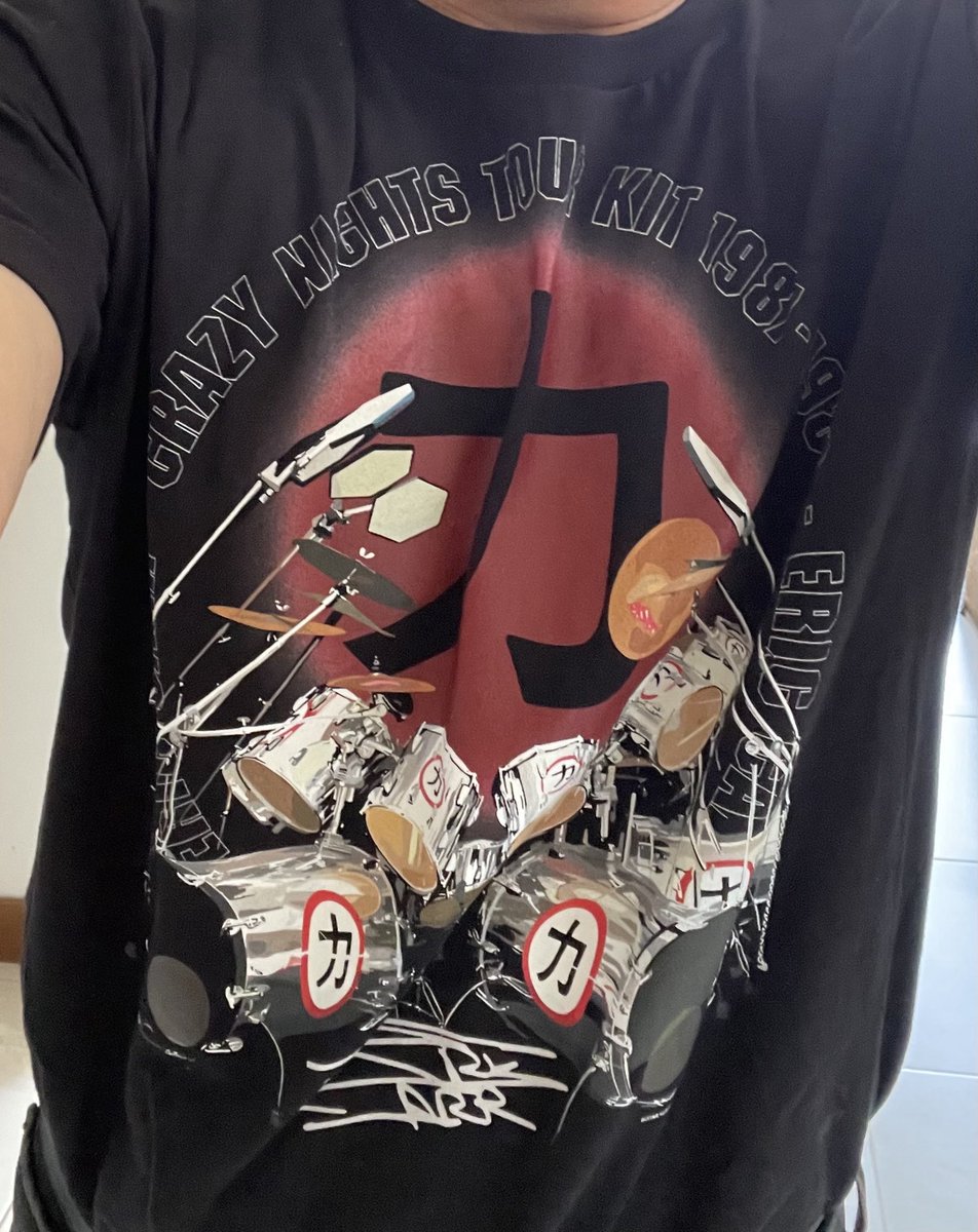 Cote Hurtado (@coteaxis) on Twitter photo Con mi polera de Eric Carr de Kiss! Lejos el músico que más me influenció en mi descubrimiento musical cuando era niño. <a href="/EricCarr_TheFox/">Eric Carr - KISS</a> Con mi polera de Eric Carr de Kiss! Lejos el músico que más me influenció en mi descubrimiento musical cuando era niño. <a href="/EricCarr_TheFox/">Eric Carr - KISS</a>
