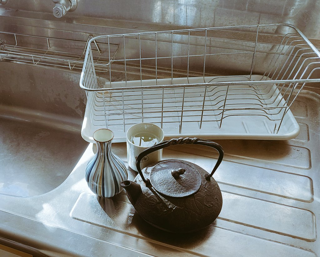 coffee_asagi's tweet image. おはようございます。
今朝の神棚完了。

今日は午前中オフ。
ピラティスへ。
午後は仕事の仕込み。
夕方現場入りし、夜から仕事。

良い１日に。

#神棚
#白湯
#南部鉄器
#及富 
#お薄 
#御台所流