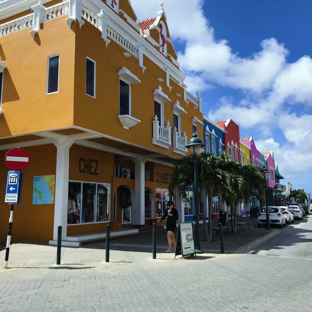 #bonaire🇧🇶 es la más pequeña (y no independiente) de las Islas dependientes del Reino de Los Países Bajos en el sur del Caribe. Tiene de las mejores aguas para #snorkel y #buceo, una arquitectura muy particular y la reconocida #playarosa por las "minas de sal".

#caribe