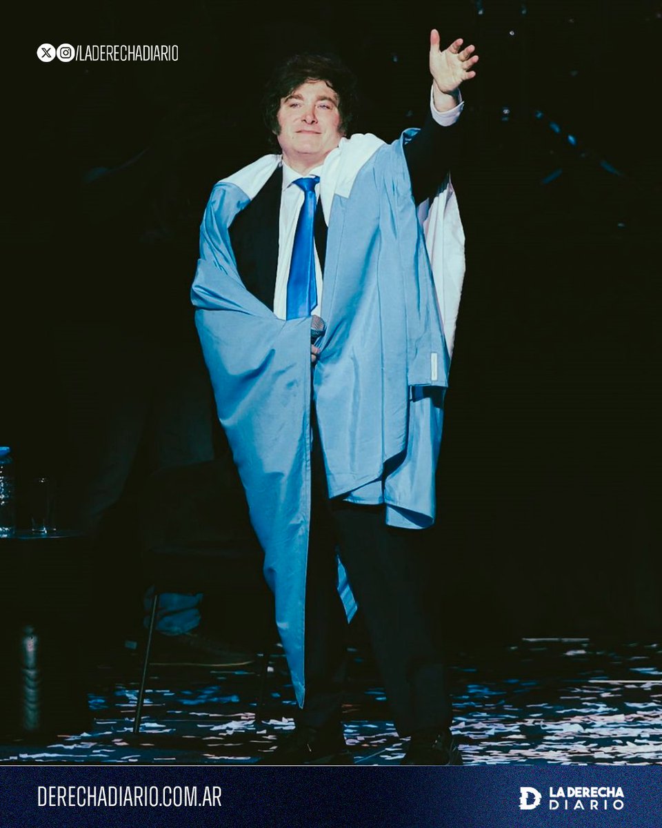 La Derecha Diario (@laderechadiario) on Twitter photo 🇦🇷 | Para los libros de historia: Se viraliza una foto del presidente Javier Milei envuelto con la bandera argentina tras recitar el Himno Nacional Argentino en el Movistar Arena. 🇦🇷 | Para los libros de historia: Se viraliza una foto del presidente Javier Milei envuelto con la bandera argentina tras recitar el Himno Nacional Argentino en el Movistar Arena.