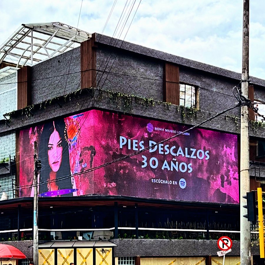CfShakEstoyAqui's tweet image. Gracias, @shakira por darnos una historia que seguimos escribiendo junto a ti , disco tras disco, años tras años, paso a paso. 🌻 siempre juntos reafirmando ESTOY AQUÍ 🌻

Felices 30 años, Pies Descalzos! 

#PiesDescalzosAniversario  #shakira