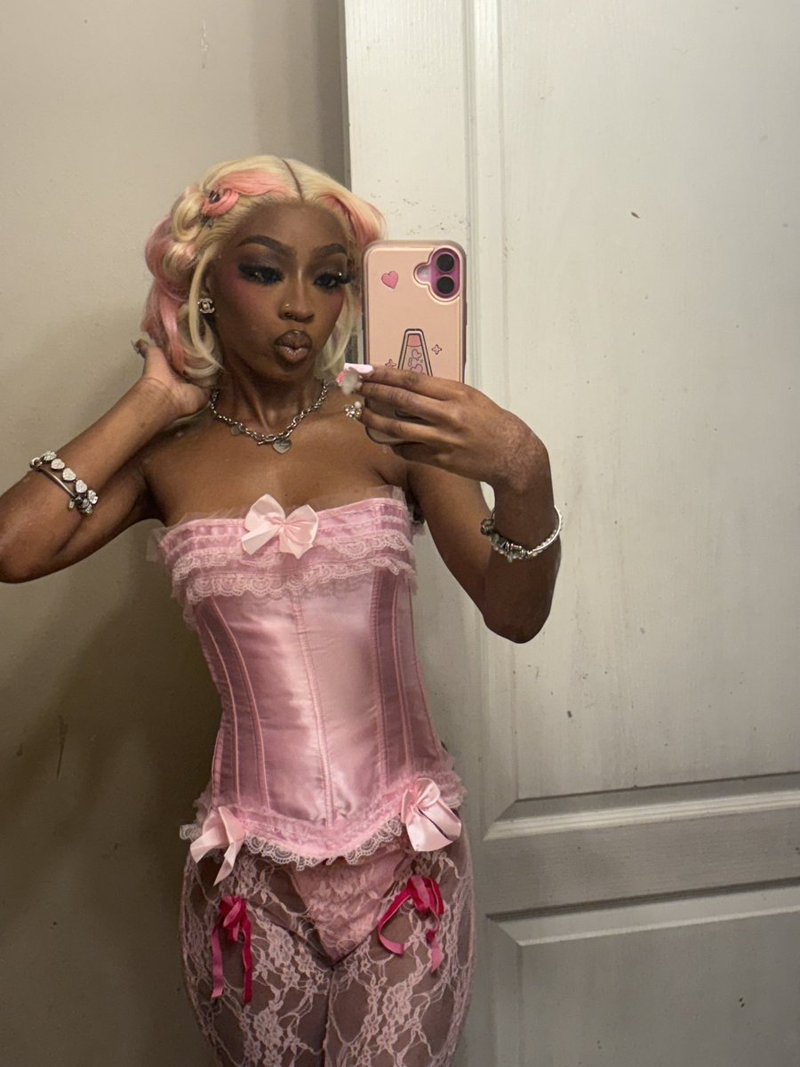 eugenique10's tweet photo. Can you keep up ? #pinkprint #yourinspo #thebaddest https://t.co/xSenGbpUax