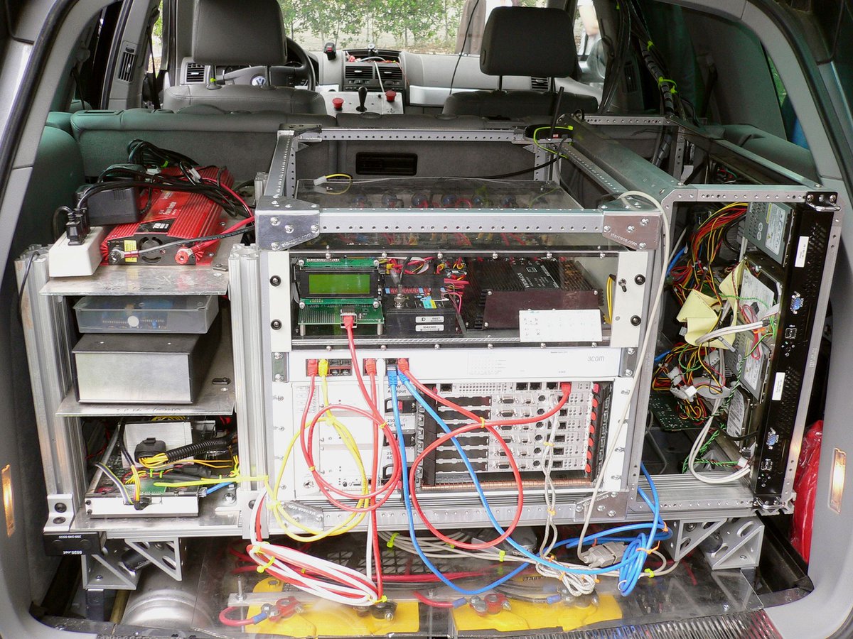 AcquiredFM's tweet image. This is the on-board computer from @SebastianThrun&apos;s 2005 DARPA Challenge car we talked about.

132 desert miles of autonomous driving on this thing!