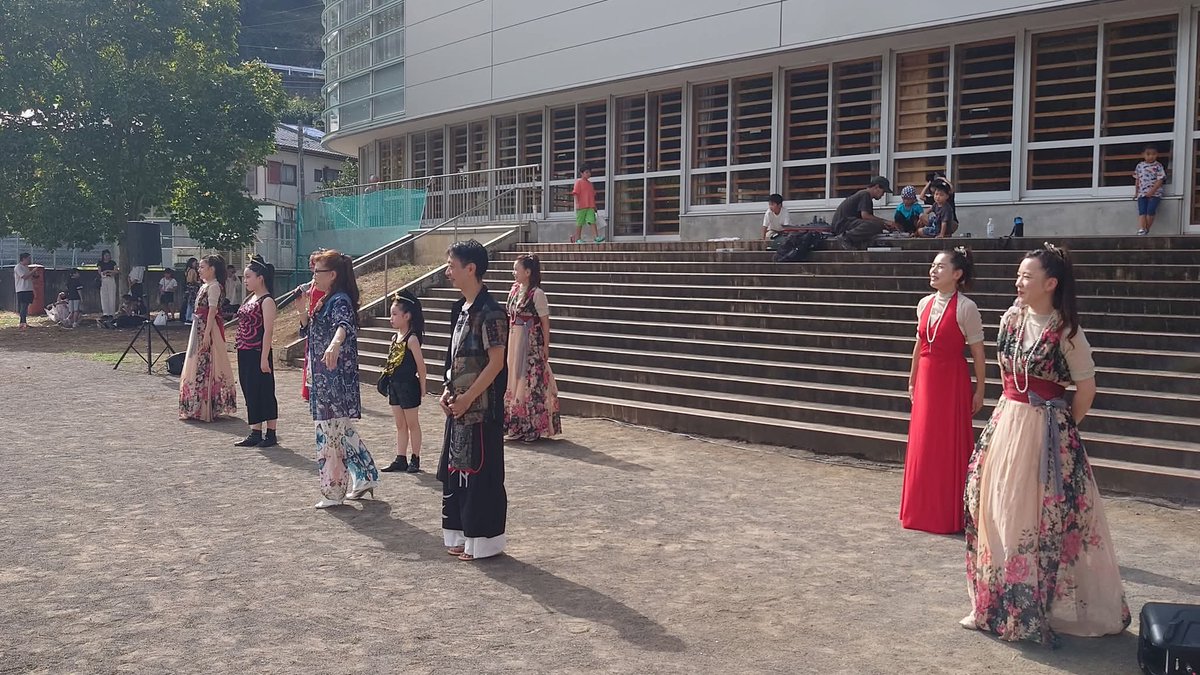 伊豆市熊坂地区のイベント『フェスタくまさか』に演者として参加しました。

会場の熊坂小学校グランドでは地元の太鼓・ダンスチーム・よさこいがエネルギッシュな演舞を披露していました。

#伊豆市いいね
#伊豆市プロモーションサポーター
#伊豆市立熊坂小学校
#フェスタくまさか
#伊豆市熊坂区