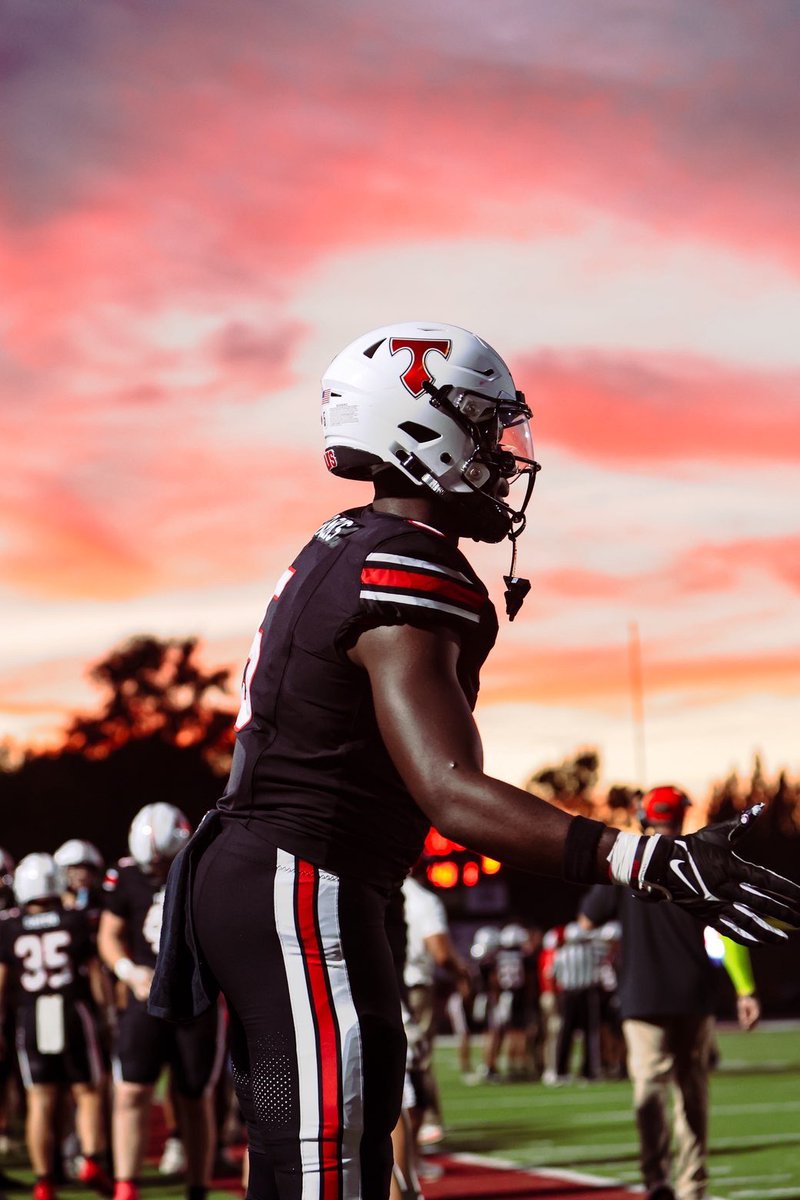 Brooks4K's tweet image. Season Highlights

Defense 

56 Tackles
20 Hurries
6 Sacks- 1 Strip Sack and Forced Fumble
5 TFLs
2 PBU
Offense

12 Receptions
246 Yards
4 TD

hudl.com/v/2SgtWB