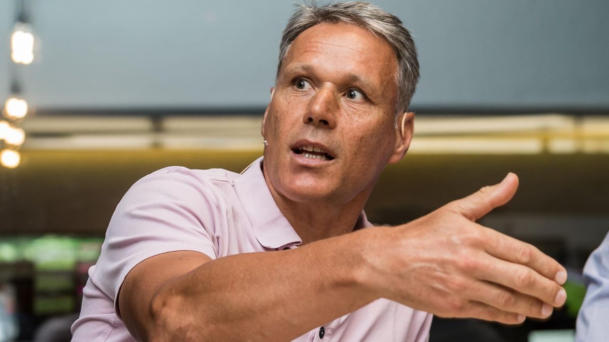 AdriRM33's tweet photo. 🗣️ VAN BASTEN : "¿Por qué se juega un Villarreal – Barcelona en Estados Unidos? ¿Qué estamos haciendo, un show cómico? Es completamente RIDÍCULO y es hacer TRAMPA. Esto demuestra la BANCARROTA TOTAL de La Liga. La UEFA tiene que detener esta locura."

Más claro imposible 🤐👏🏻👏🏻 https://t.co/tY0pWwgTNx
