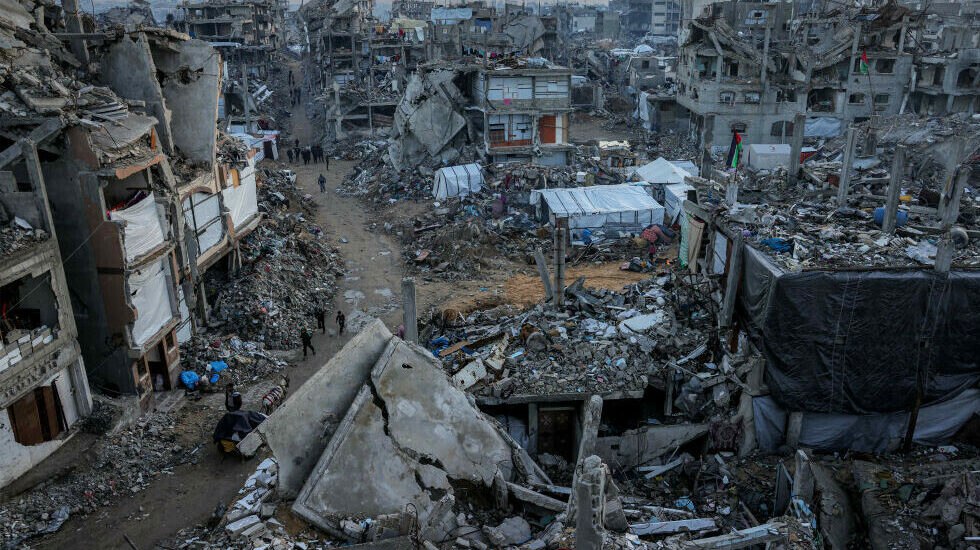 lilidiaz8's tweet image. 🌍✊ Hoy, a 2 años del inicio de la masacre contra el pueblo palestino, decenas de miles salen a las calles en todo el mundo para condenar el genocidio en Gaza y exigir un cese al fuego inmediato. La voz de la justicia no se detiene. #PazParaPalestina #AltoAlFuego…