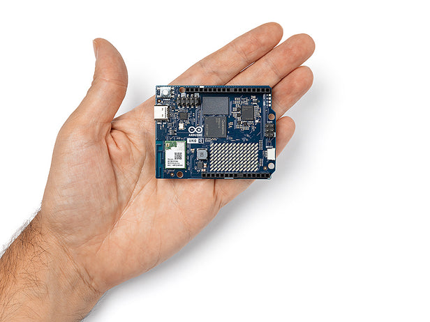 as_informatico's tweet image. La nueva Arduino Uno-Q: 
100% compatible Arduino Uno
16Gb eMMC, 2Gb de RAM DDR4
MPU Quad-core Arm Cortex A53 de 2.0 GHz con aceleradora gráfica Adreno GPU 3D
S.O. Debian Linux preinstalado 
WiFi 2.4/5Ghz +Bluetooth 5.1
Y tropecientas cosas más... Por 48€ 
store-usa.arduino.cc/products/uno-q