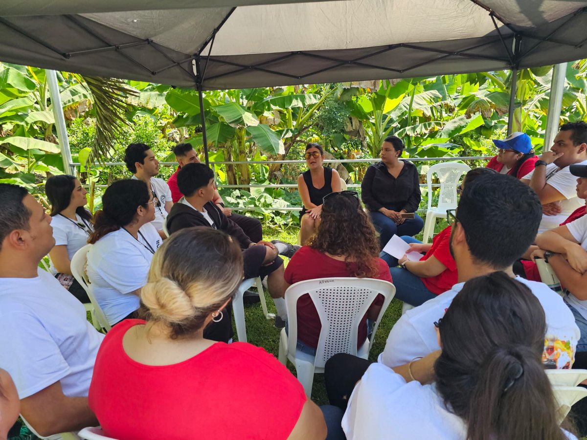 EdProposito's tweet image. La clase 2025 realizó la emocionante Competición de Cocina como parte del proceso de formación del Seminario de Liderazgo. Contamos con jueces de primera línea que eligieron la mejor propuesta desarrollada por nuestros participantes. #Propósito #Liderazgo