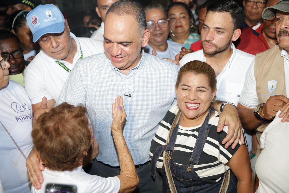 ¡Buenas noticias para Bastidas!
La Alcaldía de Santa Marta llegó con ‘Transformando mi Barrio’ para poner la primera piedra de lo que será, el mejoramiento de la malla vial.